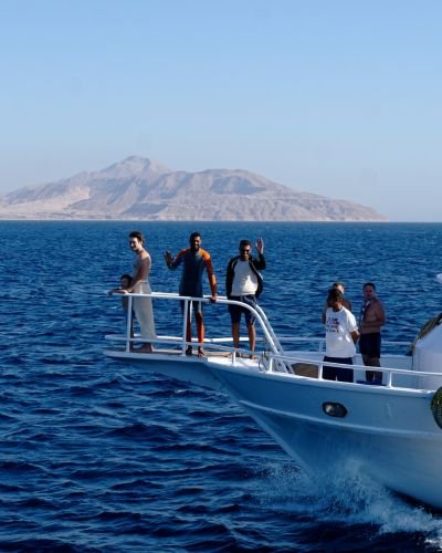 “ Weekly Dutch speaking Tourists Get Together.”  with Boat and snorkeling,  brunch and afternoon at Sharm el Luli